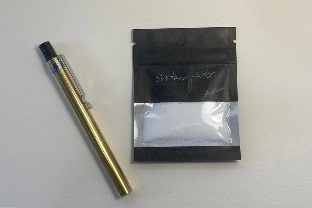 SURFACE POWDER